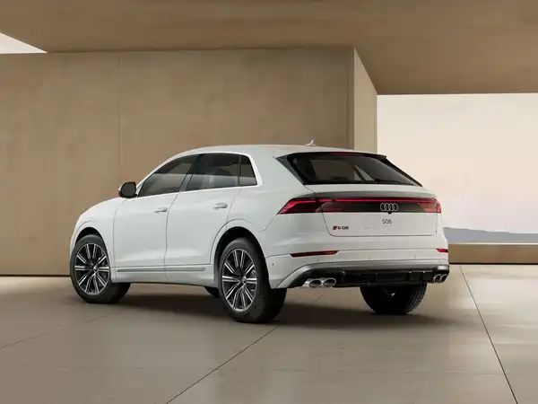Audi SQ8 SUV (2/3)
