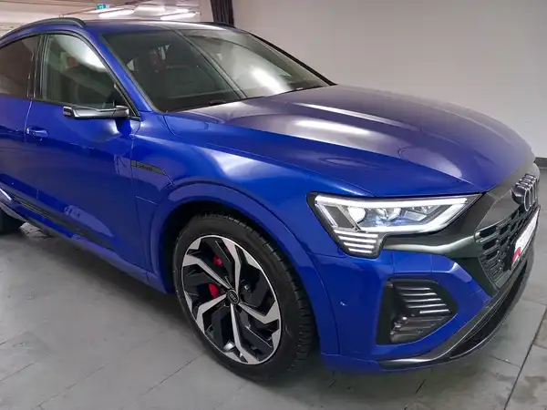 AUDI Q8 SPORTBACK E-TRON (18/20)