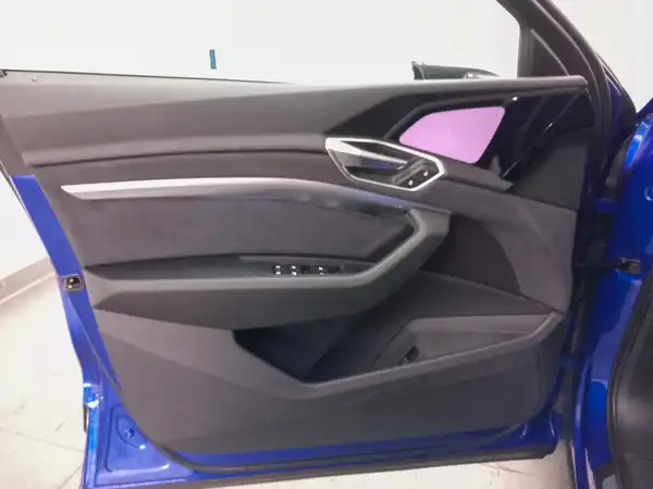AUDI Q8 SPORTBACK E-TRON (9/20)