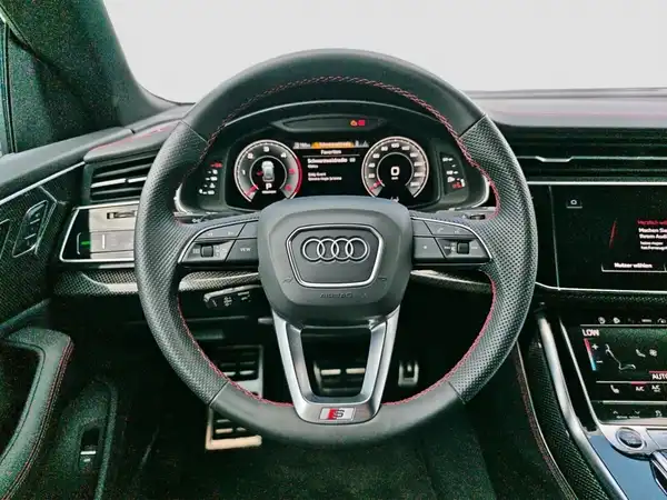 AUDI Q8 (11/16)