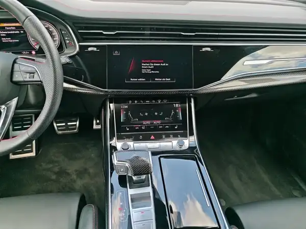 AUDI Q8 (12/16)