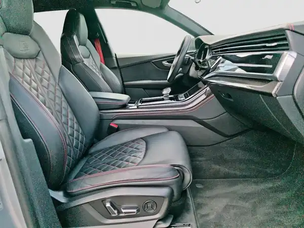 AUDI Q8 (14/16)