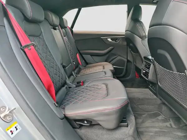 AUDI Q8 (15/16)