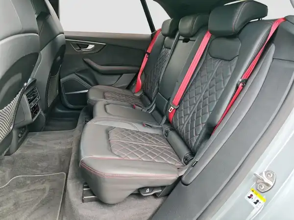 AUDI Q8 (9/16)