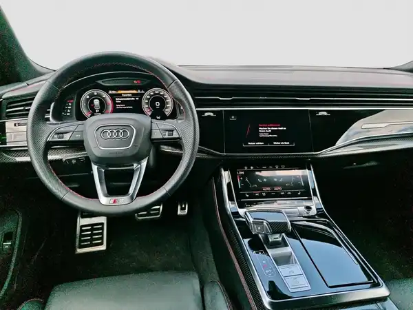 AUDI Q8 (10/16)