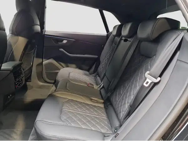 AUDI SQ8 (9/17)