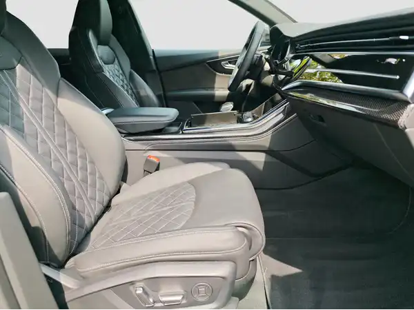AUDI SQ8 (14/16)