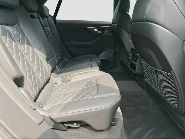 AUDI SQ8 (15/16)