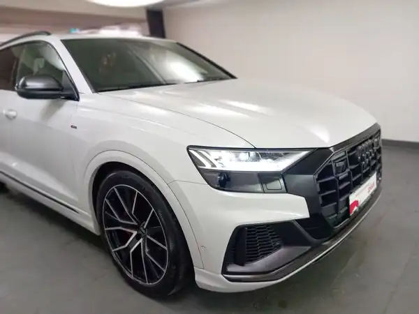 AUDI Q8 (16/22)