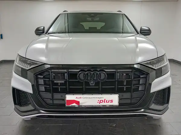 AUDI Q8 (3/22)