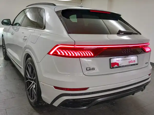 AUDI Q8 (5/22)