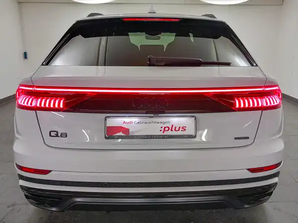 AUDI Q8 (6/22)