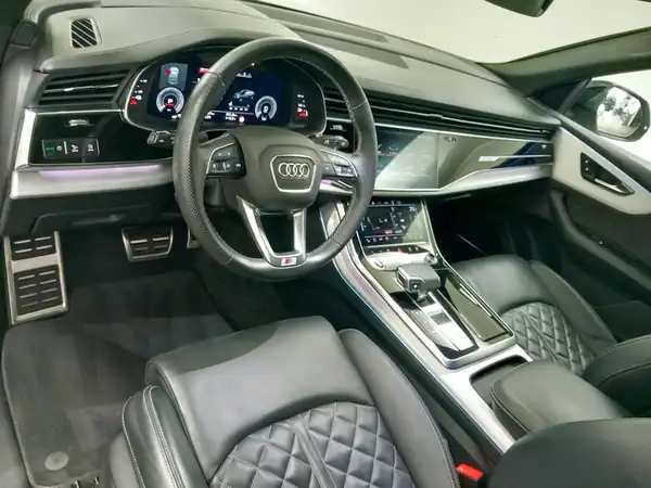 AUDI Q8 (9/22)