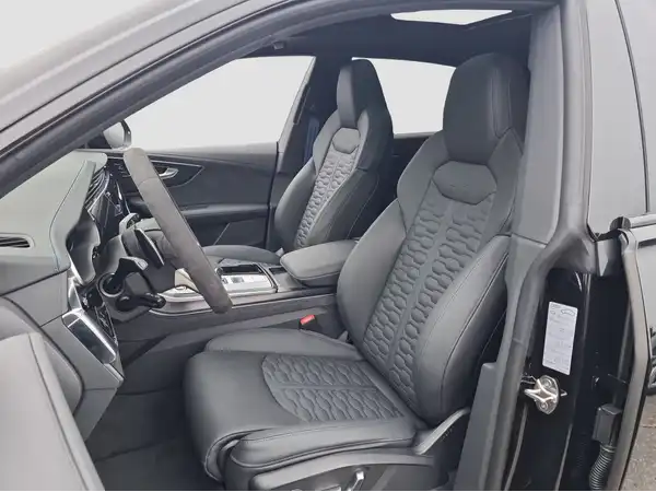 AUDI RS Q8 (8/17)