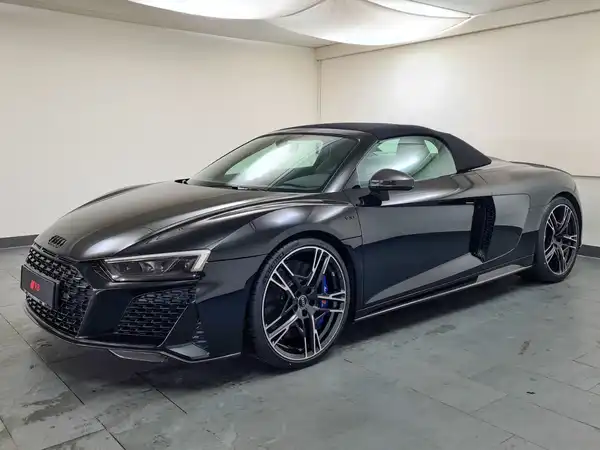 AUDI R8 SPYDER (1/16)