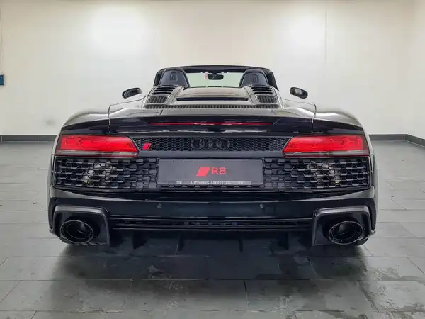AUDI R8 SPYDER (6/16)