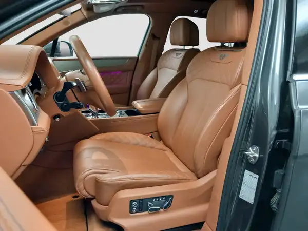 BENTLEY BENTAYGA (8/13)