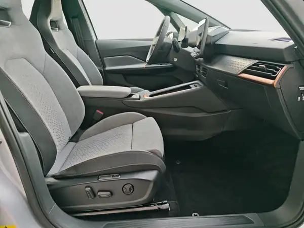 CUPRA BORN (14/16)