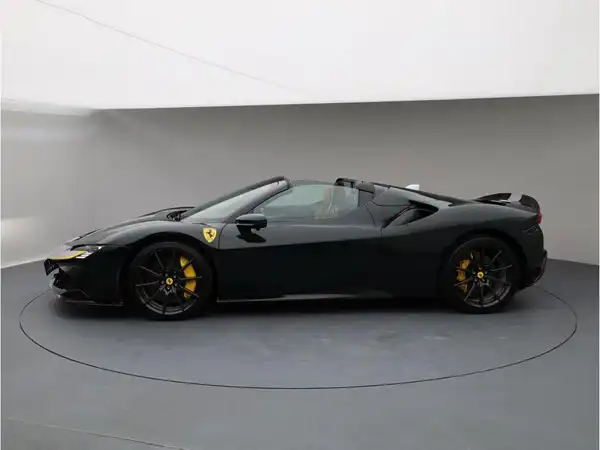 FERRARI SF90 SPIDER (2/26)