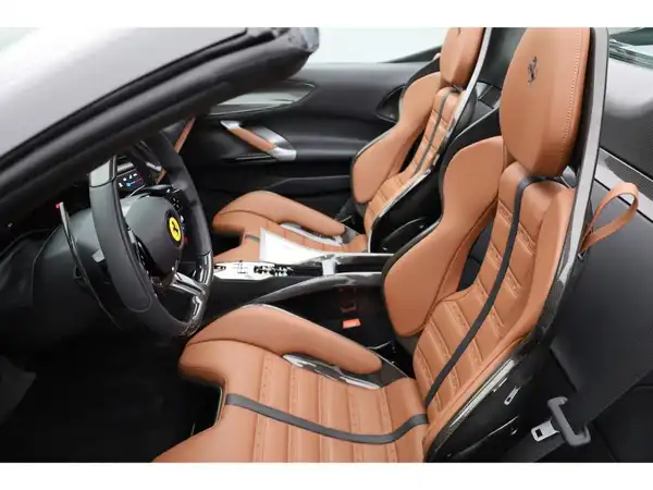 FERRARI SF90 SPIDER (13/26)