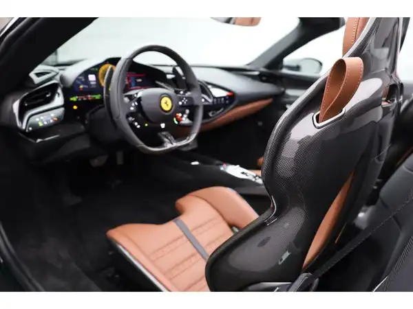 FERRARI SF90 SPIDER (15/26)