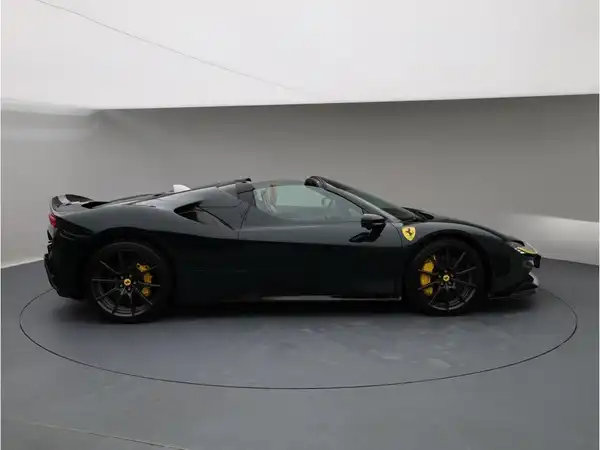 FERRARI SF90 SPIDER (6/26)