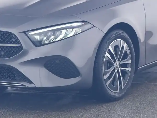 MERCEDES-BENZ A 180 (4/10)