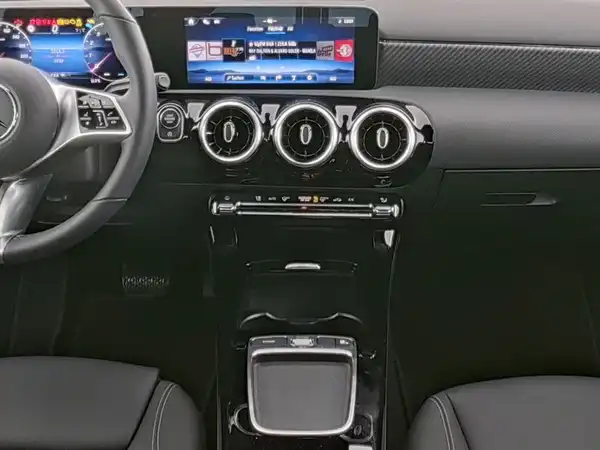 MERCEDES-BENZ A 180 (5/10)