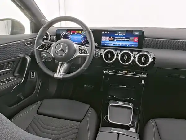 MERCEDES-BENZ A 180 (6/10)