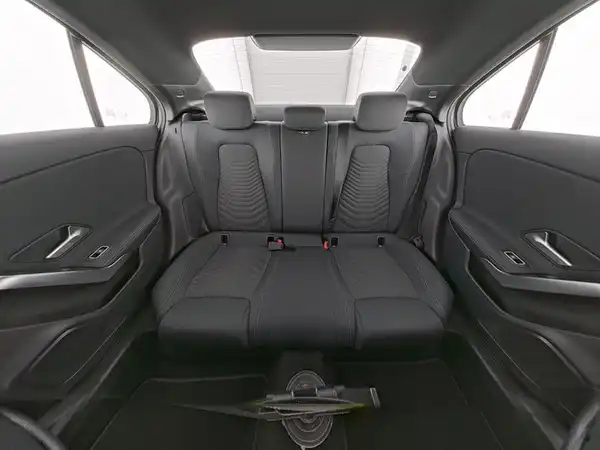 MERCEDES-BENZ A 180 (8/10)