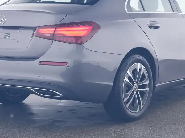 MERCEDES-BENZ A 180 (10/10)