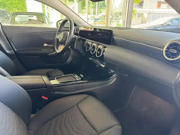 MERCEDES-BENZ A 180 (13/18)