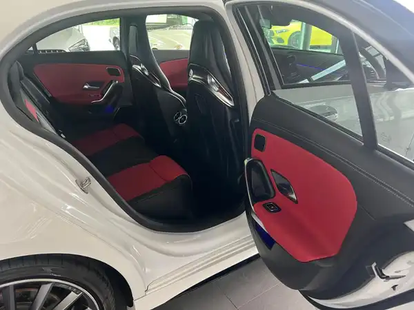 MERCEDES-BENZ A-KLASSE (11/30)