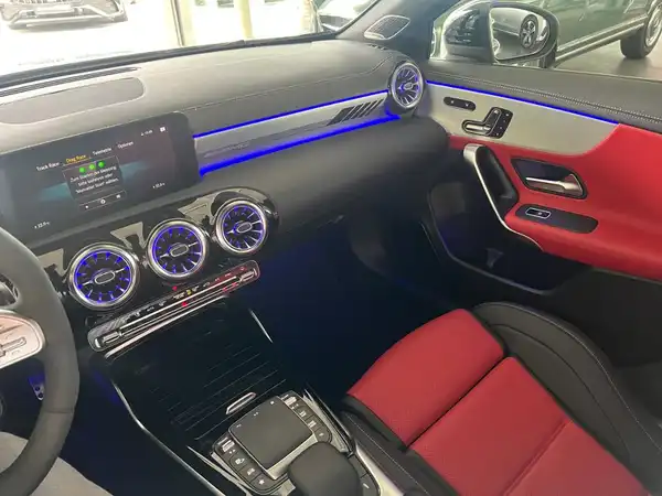 MERCEDES-BENZ A-KLASSE (22/30)
