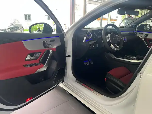MERCEDES-BENZ A-KLASSE (8/30)