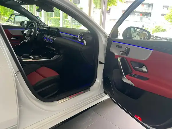 MERCEDES-BENZ A-KLASSE (10/30)