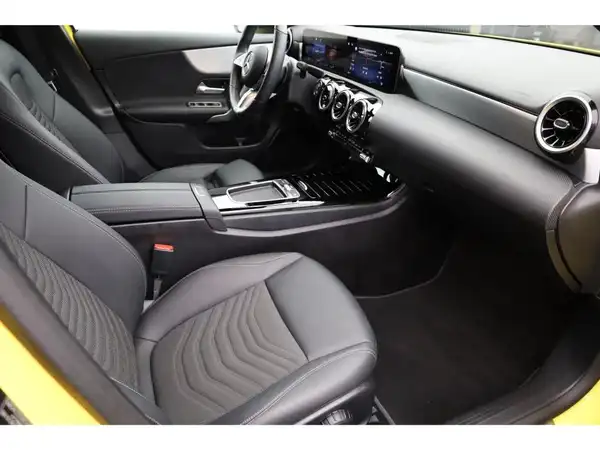 MERCEDES-BENZ A 180 (18/22)
