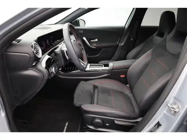 MERCEDES-BENZ A 180 (14/24)
