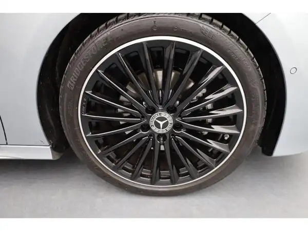 MERCEDES-BENZ A 180 (23/24)