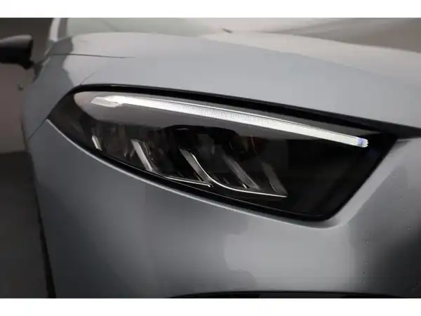 MERCEDES-BENZ A 180 (24/24)