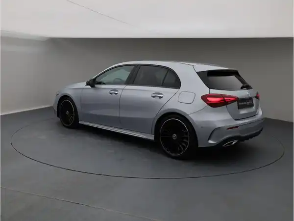 MERCEDES-BENZ A 180 (4/24)