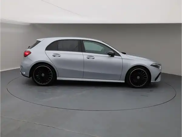 MERCEDES-BENZ A 180 (7/24)
