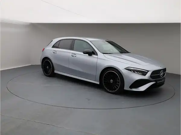 MERCEDES-BENZ A 180 (8/24)