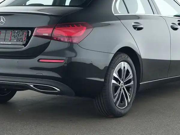 MERCEDES-BENZ A 180 (5/10)