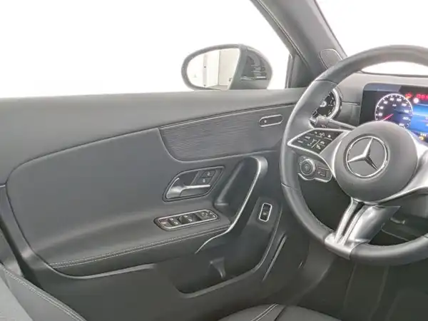 MERCEDES-BENZ A 180 (10/10)