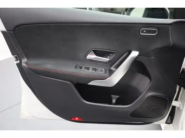 MERCEDES-BENZ A-KLASSE (10/26)