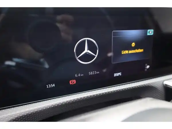MERCEDES-BENZ A 180 (12/25)