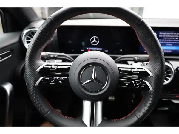 MERCEDES-BENZ A 180 (14/25)