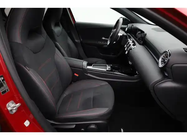MERCEDES-BENZ A 180 (19/25)