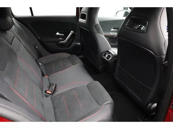 MERCEDES-BENZ A 180 (20/25)